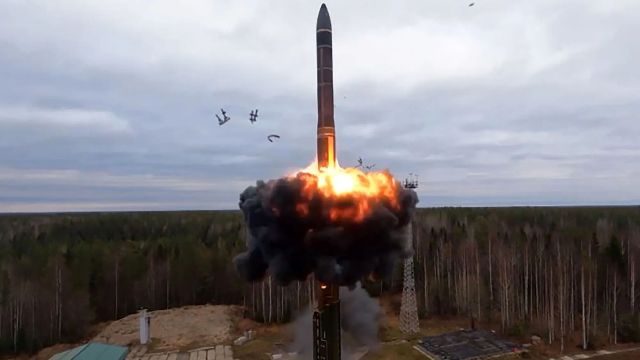 Russias RS 24 Yars Thermonuclear Missile
