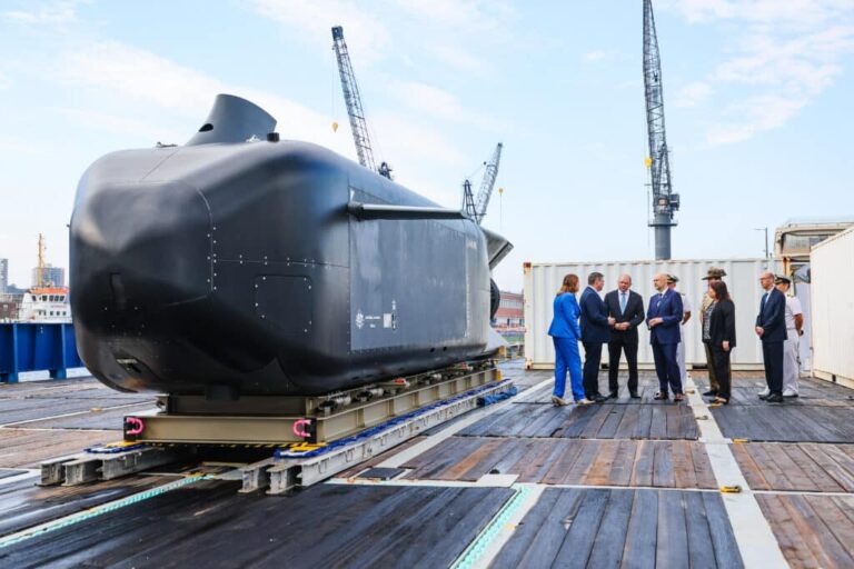 Australia Buys Anduril Ghost Shark XL-AUV