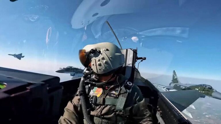 China equip PAF J-10CE with J-20's AR Helmet