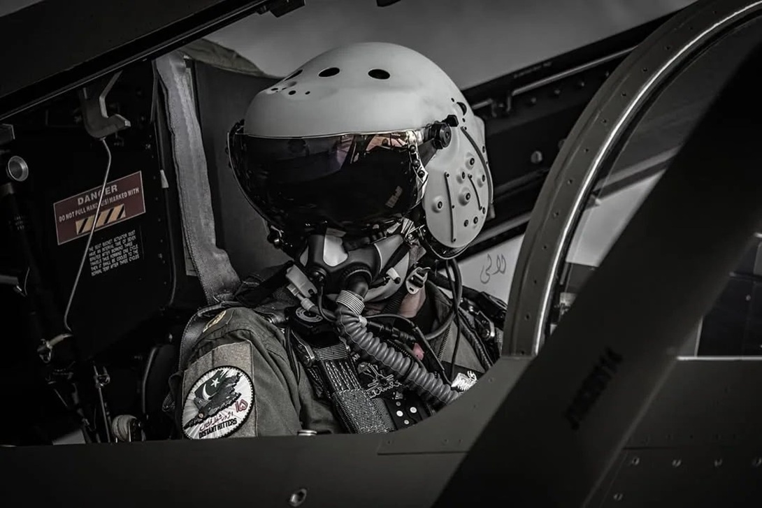 China equip PAF J-10CE with J-20's AR Helmet