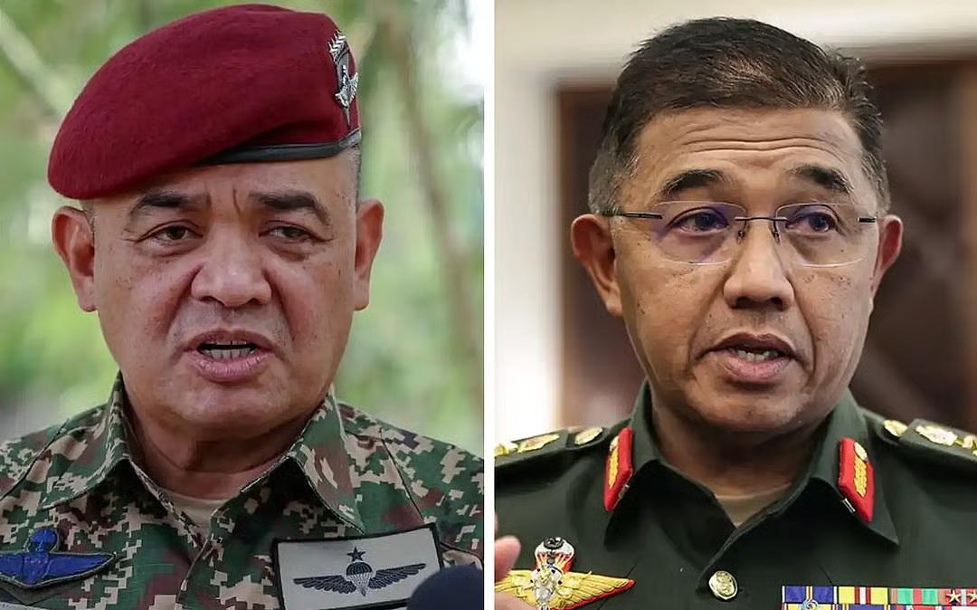 Former armed forces chief Nizam Jaffar (right) and former army chief Hafizuddeain Jantan