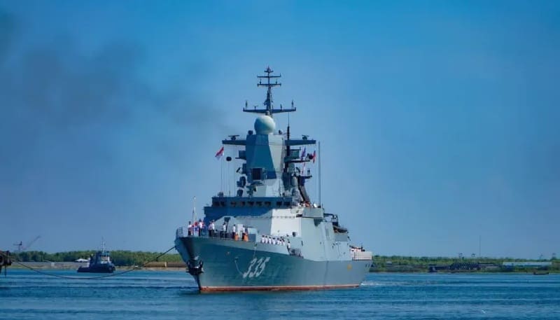 Russian Warships Enter Jakarta With Submarine