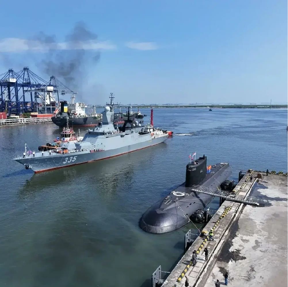 Russian Warships Enter Jakarta With Submarine