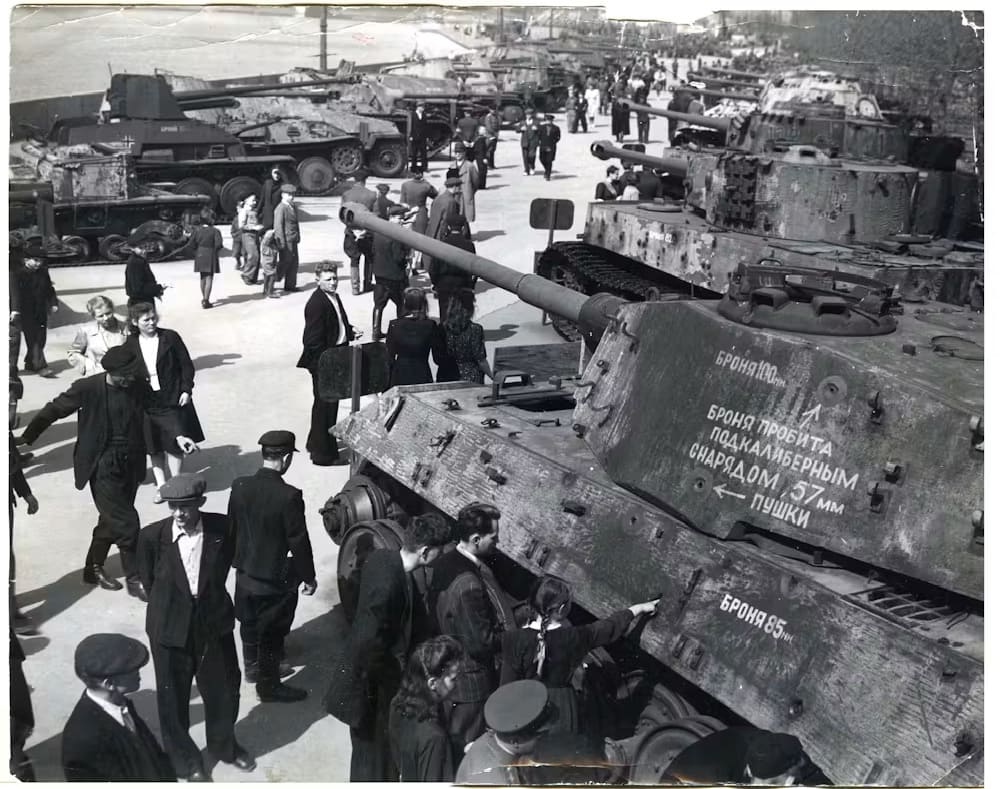 In the 1940s, Moscow’s Gorky Park held an exhibition of Nazi weapons captured by the Soviet Union.