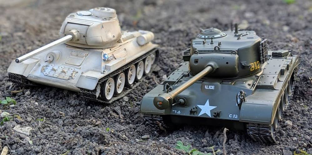 Right: Pershing. Left: T-34