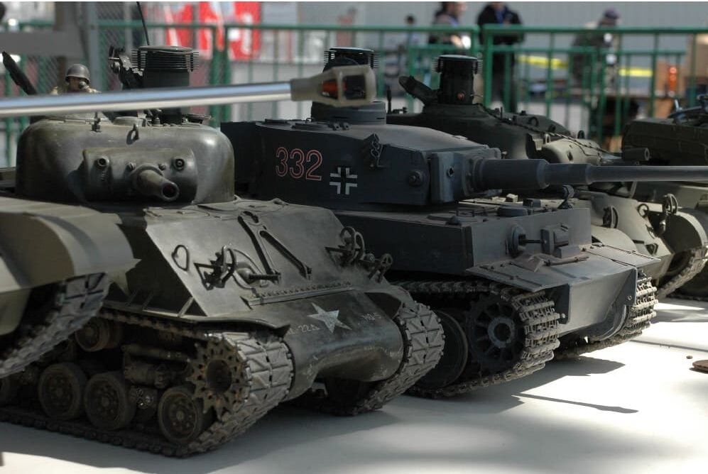 Western vs Eastern Tank Design Philosophies