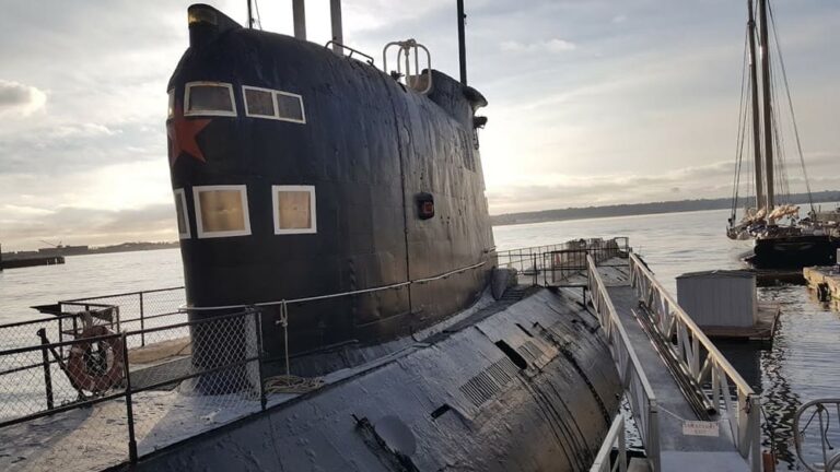 Why Military Submarines Have No Windows